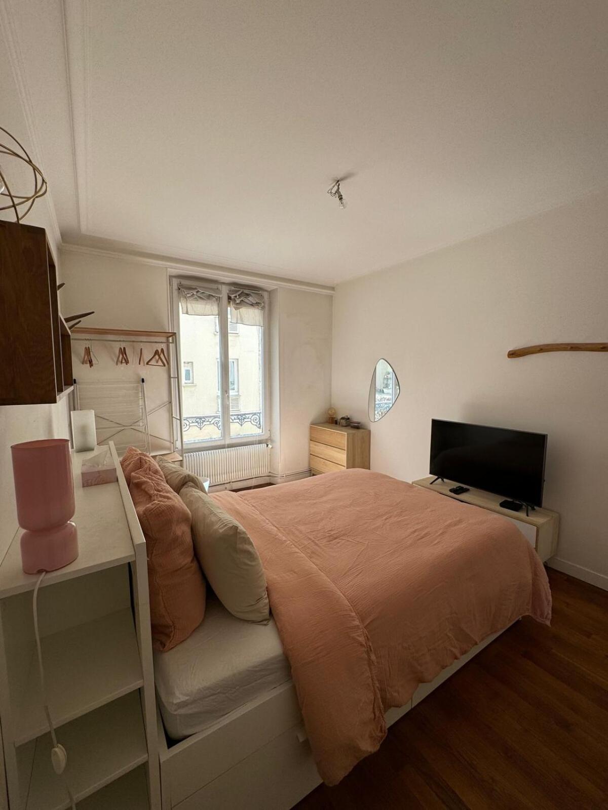 Situe En Plein Coeur De Appartement Parijs